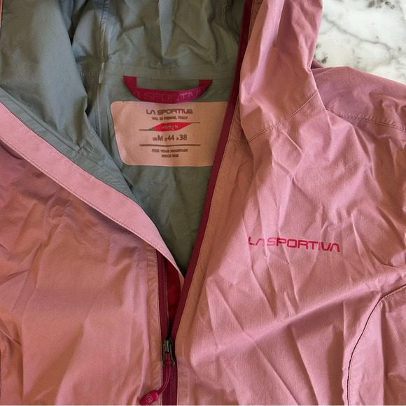 Women’s la sportiva running rain jacket in pink | size medium - Picture 10 of 10